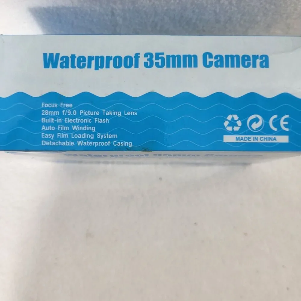 U2 SUBMARINE VINTAGE 35MM WATERPROOF CAMERA BUILT IN FLASH